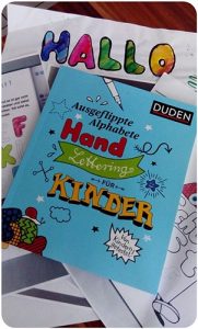 alt="Ausgeflippte Alphabete: Handlettering für Kinder"