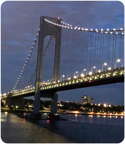alt="New York - Bridge - Nacht"