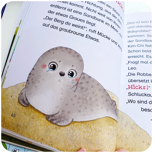 alt="Leonie Looping. Kleine Robbe in Not - Illustration"