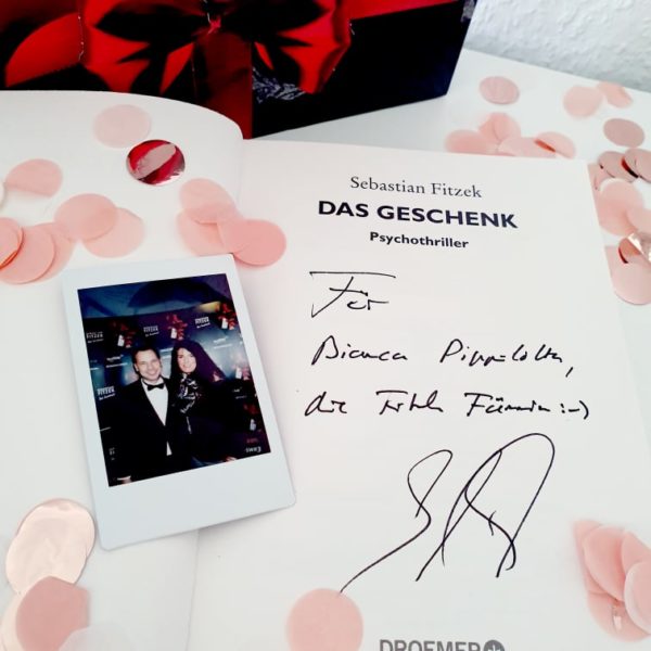 alt="Signatur Sebastian Fitzek in Das Geschenk"